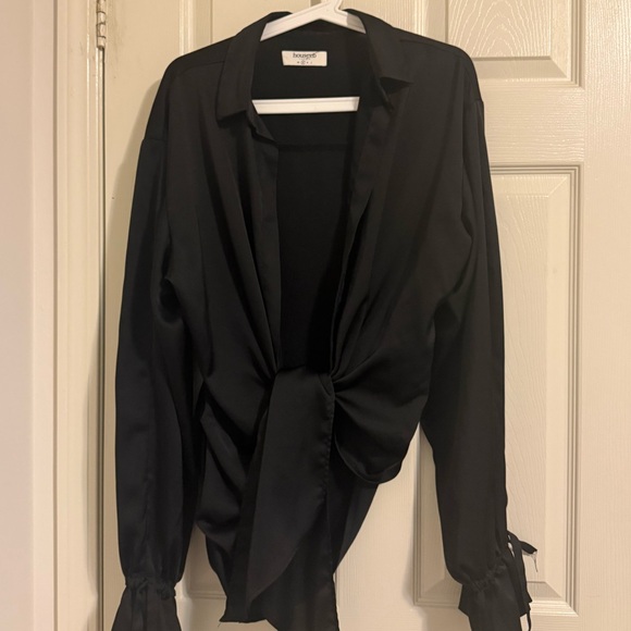 Elegant Black Women's Top - Picture 2 of 2